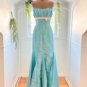 Elegant Strapless Blue Evening Gown